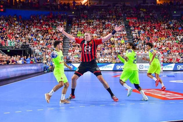 VELUX EHF FINAL4 2019 VELUX EHF FINAL4 2019 Halbfinale Barca Lassa - HC Vardar 01.06.2019 LANXESS Arena Köln Dainis Kristopans ( 10 Vardar) stellt sich dem Angriff entgegen. Köln. 01.06.19 Handball , Nordrhein-Westfalen Deutschland