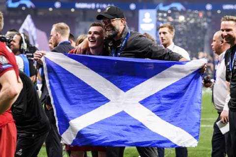 01.06.2019, xkvx, Fussball UEFA Champions League Finale, Tottenham Hotspur - FC Liverpool emspor, v.l. Head Coach Trainer Juergen Klopp (FC Liverpool) feiert mit dem Team (DFL DFB REGULATIONS PROHIBIT ANY USE OF PHOTOGRAPHS as IMAGE SEQUENCES and or QUASI-VIDEO) Madrid