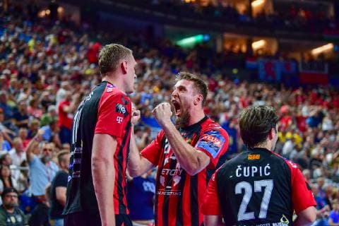 Handball, EHF CL, Final Four, FC Barcelona - HC Vardar Skopje VELUX EHF FINAL4 2019 VELUX EHF FINAL4 2019 Halbfinale Barca Lassa - HC Vardar 01.06.2019 LANXESS Arena Köln Dainis Kristopans ( 10 Vardar), Ivan Cupic ( 27 Vardar) und Gleb Kalarash ( 21 Vardar) jubeln. Köln. 01.06.19 Handball , Nordrhein-Westfalen Deutschland