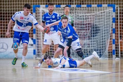 Johannes Klein 33 (TV 05 07 Huettenberg), Marek Vranco 9 (Dessau-Rosslauer HV 06), Philip Jungemann 21 (Dessau-Rosslauer HV 06) waehrend der Begegnung in der Handball 2. Bundesliga (Herren) - Saison 2018-2019 zwischen Dessau-Rosslauer HV 06 und TV 05-07 Hüttenberg in der Anhalt Arena am 1. June 2019 in Dessau-Rosslau, Sachsen Anhalt, Deutschland