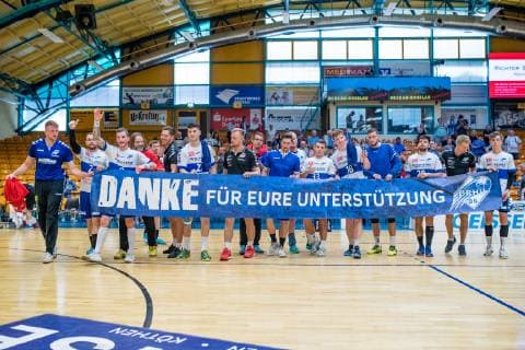Das Team Dessau-Rosslauer HV 06 sagt Danke mit einem Banner Text: Danke für eure Unterstützung waehrend der Begegnung in der Handball 2. Bundesliga (Herren) - Saison 2018-2019 zwischen Dessau-Rosslauer HV 06 und TV 05-07 Hüttenberg in der Anhalt Arena am 1. June 2019 in Dessau-Rosslau, Sachsen Anhalt, Deutschland