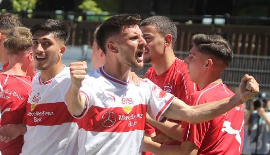 Finale Deutsche Meisterschaft A-Junioren U19 VfB Stuttgart - U19 Borussia Dortmund Deutschland, Großaspach, 02.06.2019, Fussball, A-Junioren, Finale Deutsche Meisterschaft, Saison 2018 2019, U19 VfB Stuttgart - U19 Borussia Dortmund: Leon Dajaku VFb Torschütze zum 2:1 jubelt.