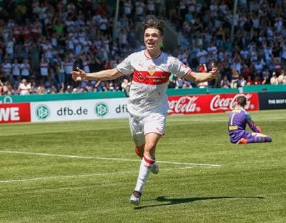 Torjubel 3:1 Stuttgart, Torschütze Lilian Egloff (VfB) . VfB Stuttgar-Borussia Dortmund . Großaspach, GER, 02.0.2019, U19-Junioren, Finale Deutsche Meisterschaft 2018-2019.