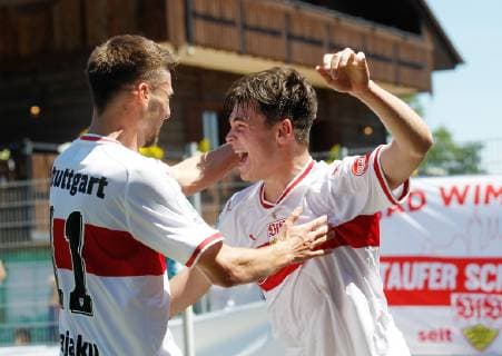 Torjubel 3:1 Stuttgart, V.li. Leon Dajaku (VfB), Torschütze Lilian Egloff (VfB) . VfB Stuttgar-Borussia Dortmund . Großaspach, GER, 02.0.2019, U19-Junioren, Finale Deutsche Meisterschaft 2018-2019.