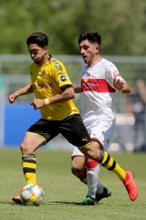 Aspach, Germany 30.05.2019, Deutsche A-Junioren-Meisterschaft, A-Junioren Finale VfB Stuttgart - BV Borussia Dortmund, Emir Terzi (BVB U19) und Umut Guenes (VfB U19) im Zweikampf ( Defodi-09-541-017297
