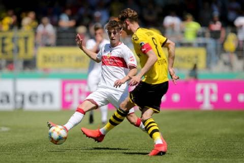 Aspach, Germany 30.05.2019, Deutsche A-Junioren-Meisterschaft, A-Junioren Finale VfB Stuttgart - BV Borussia Dortmund, Nick Baetzner (VfB U19) und Patrick Osterhage (BVB U19) im Zweikampf ( Defodi-09-541-017301