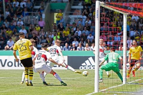 Tor zum 1: 1 durch Immanuel-Johannes Pherai (Borussia Dortmund 14), Tojubel, Jubel, VfB Stuttgart U19 vs. Borussia Dortmund U19, Fussball, Herren, U19, Finale Deutsche Meisterschaft, Saison 18 19, GER, 02.06.2019, DFB REGULATIONS PROHIBIT ANY USE OF PHOTOGRAPHS AS IMAGE SEQUENCES AND OR QUASI-VIDEO, VfB Stuttgart U19 vs. Borussia Dortmund U19, Fussball, Herren, U19, Finale Deutsche Meisterschaft, Saison 18 19, GER, 02.06.2019 Grossaspach