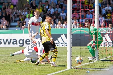 Tor zum 1: 1 durch Immanuel-Johannes Pherai (Borussia Dortmund 14), Tojubel, Jubel, VfB Stuttgart U19 vs. Borussia Dortmund U19, Fussball, Herren, U19, Finale Deutsche Meisterschaft, Saison 18 19, GER, 02.06.2019, DFB REGULATIONS PROHIBIT ANY USE OF PHOTOGRAPHS AS IMAGE SEQUENCES AND OR QUASI-VIDEO, VfB Stuttgart U19 vs. Borussia Dortmund U19, Fussball, Herren, U19, Finale Deutsche Meisterschaft, Saison 18 19, GER, 02.06.2019 Grossaspach