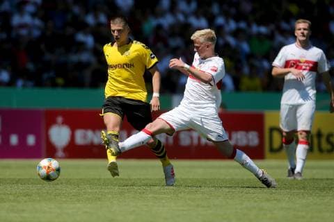 Aspach, Germany 30.05.2019, Deutsche A-Junioren-Meisterschaft, A-Junioren Finale VfB Stuttgart - BV Borussia Dortmund, Tobias Raschl (BVB U19) und Per Lockl (VfB U19) im Zweikampf ( Defodi-09-541-017306