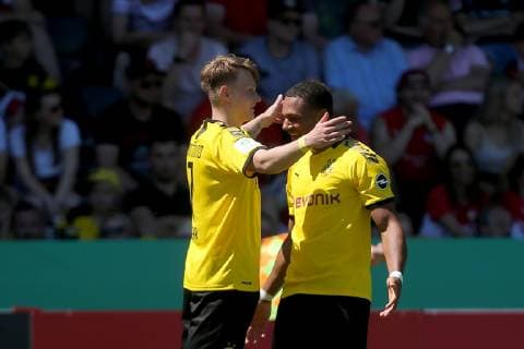 Aspach, Germany 02.06.2019, Deutsche A-Junioren-Meisterschaft, A-Junioren Finale VfB Stuttgart - BV Borussia Dortmund, Robin Kehr (BVB U19) und Paul-Philipp Besong (BVB U19) nach dem 3:3 ( Defodi-09-541-017317