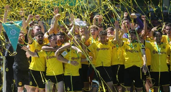 Finale Deutsche Meisterschaft A-Junioren U19 VfB Stuttgart - U19 Borussia Dortmund Deutschland, Großaspach, 02.06.2019, Fussball, A-Junioren, Finale Deutsche Meisterschaft, Saison 2018 2019, U19 VfB Stuttgart - U19 Borussia Dortmund: Deutscher U19 Meister Borussia Dortmund jubelt..