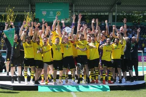 Finale Deutsche Meisterschaft A-Junioren U19 VfB Stuttgart - U19 Borussia Dortmund Deutschland, Großaspach, 02.06.2019, Fussball, A-Junioren, Finale Deutsche Meisterschaft, Saison 2018 2019, U19 VfB Stuttgart - U19 Borussia Dortmund: Deutscher U19 Meister Borussia Dortmund jubelt.