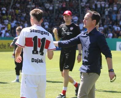 Finale Deutsche Meisterschaft A-Junioren U19 VfB Stuttgart - U19 Borussia Dortmund Deutschland, Großaspach, 02.06.2019, Fussball, A-Junioren, Finale Deutsche Meisterschaft, Saison 2018 2019, U19 VfB Stuttgart - U19 Borussia Dortmund:Nr.11 Leon Dajaku ( VFB) mit Nico Willig ( Ex Interimstrainer) .