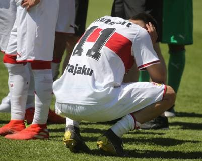 Finale Deutsche Meisterschaft A-Junioren U19 VfB Stuttgart - U19 Borussia Dortmund Deutschland, Großaspach, 02.06.2019, Fussball, A-Junioren, Finale Deutsche Meisterschaft, Saison 2018 2019, U19 VfB Stuttgart - U19 Borussia Dortmund: Nr.11 Leon Dajaku VFB entäuscht am Boden..