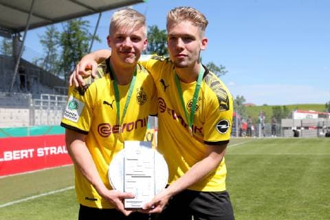 Aspach, Germany 02.06.2019, Deutsche A-Junioren-Meisterschaft, A-Junioren Finale VfB Stuttgart - BV Borussia Dortmund, Malte Wengerowski (BVB U19) und Felix Schluesselburg (BVB U19) nach dem Sieg ( Defodi-09-541-017334