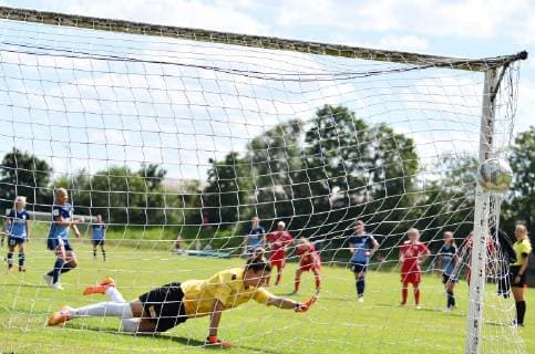 Eva Langenfeld (SG Andernach,15) verwandet den Foulelfmeter zum 2:0, 02.06.2019, Andernach, Fussball, Relegation Aufstieg 2.Frauenbundesliga SG 99 Andernach - 1.FC Union Berlin, DFB DFL REGULATIONS PROHIBIT ANY USE OF PHOTOGRAPHS AS IMAGE SEQUENCES AND OR QUASI-VIDEO.