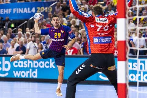 Köln, Deutschland 02. Juni 2019: Handball - EHF CL Spiel Platz 3 - FC Barcelona, Barca vs. PGE Vive Kielce v.li. Nemanja Ilic (Barcelona), Vladimir Cupara (Kielce) Köln Lanxess Arena Deutschland