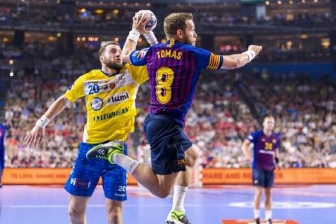 Köln, Deutschland 02. Juni 2019: Handball - EHF CL Spiel Platz 3 - FC Barcelona, Barca vs. PGE Vive Kielce v.li. Mariusz Jurkiewicz (Kielce), Victor Tomas Gonzalez (Barcelona) Köln Lanxess Arena Deutschland