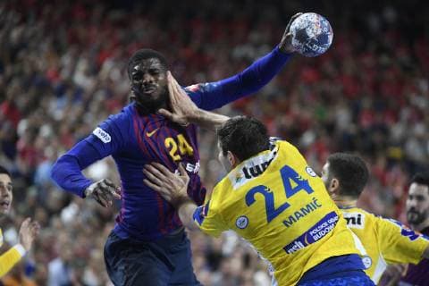 Marko Mamic (PGE Vive Kielce) attackiert Dika Mem FC Barcelona, Barca Lassa), Handball, Männer, Velux EHF Final Four, Spiel um Platz 3, FC Barcelona Lassa vs PGE Vieve Kielce, 02.06.19 Köln Lanxess-Arena Nordrhein-Westfalen Germany