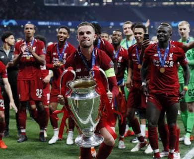 Liverpool s Jordan Henderson celebrates with the trophy during the UEFA Champions League match at Wanda Metropolitano Stadium, Madrid. Picture date: 1st June 2019. Picture credit should read: David Klein Sportimage EDITORIAL USE ONLY. No use with unauthorised audio, video, data, fixture lists, club league logos or live services. Online in-match use limited to 120 images, no video emulation. No use in betting, games or single club league player publications. SPI-0089-0136