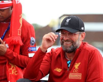 FuÃŸball, Champions League Sieger FC Liverpool feiert den Triumph mit den Fans 2nd June 2019, Liverpool, Merseyside; Liverpool FC celebration parade after their Champions League final win over Tottenham Hotspur in Madrid on 1st June; Liverpool manager Jurgen Klopp smiles as he waits for the team bus to begin its journey  ActionPlus12140710 DavidxBlunsden