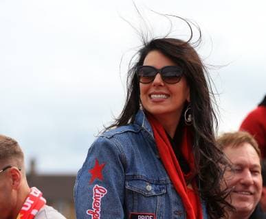 FuÃŸball, Champions League Sieger FC Liverpool feiert den Triumph mit den Fans 2nd June 2019, Liverpool, Merseyside; Liverpool FC celebration parade after their Champions League final win over Tottenham Hotspur in Madrid on 1st June; Linda Pizzuti, wife of Liverpool owner John W Henry, smiles from the top of the team s open top bus  ActionPlus12140712 DavidxBlunsden