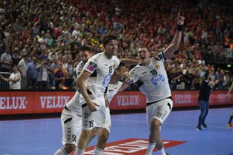 Riesenjubel bei Christian Dissinger (HC Vardar) und seinem Team nach dem 27:24-Sieg, Handball, Männer, Velux EHF Final Four, Finale, HC Vardar vs Telekom Veszprem, 02.06.19 Köln Lanxess-Arena Nordrhein-Westfalen Germany