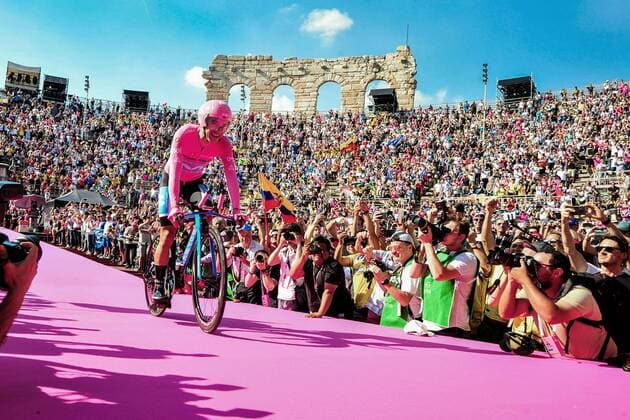 Sport Themen der Woche KW22 Sport Bilder des Tages Giro d Italia, 21. Etappe Photo Jennifer Lorenzini - LaPresse 2019-06-02 VERONA (Italy) Cycling Giro d Italia 2019 - 102th edition - stage 21 VERONA VERONA ITT km 17,0 In the pic: Richard Carapaz (Movistar Team), winner of Giro d& x2019;Italia  Copyright: xJenniferxLorenzinix LaPressex