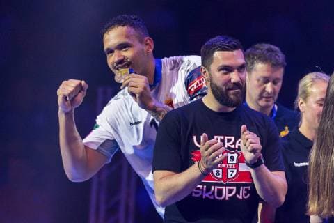 Handball, EHF CL, Final Four, Finale, HC Vardar Skopje - Telekom Veszprem HC Köln, Deutschland 02. Juni 2019: Handball - EHF CL Finale - HC Vardar Skopje vs. Telekom Veszprem Rogerio Ferreira Moreas (HC Vardar) mit der Medaille Köln Lanxess Arena Deutschland