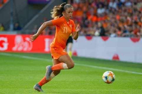 Lieke Martens (Niederlande, Holland, 11) am Ball, Freisteller, Einzelbild, Aktion, Action, Spielszene, 01.06.2019, Eindhoven, Fussball, Frauen Länderspiel, Niederlande - Australien