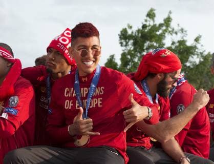FuÃŸball, Champions League Sieger FC Liverpool feiert den Triumph mit den Fans 2nd June 2019, Liverpool, Merseyside; Liverpool FC celebration parade after their Champions League final win over Tottenham Hotspur in Madrid on 1st June; Roberto Firmino of Liverpool smiles at the back of the team bus as it passes along the Strand  ActionPlus12140810 DavidxBlunsden