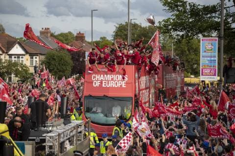 (190603) -- LIVERPOOL, June 3, 2019 () -- Liverpool s players are cheered by their supporters during an open-topped bus parade through the city after winning the UEFA Champions League Final in Liverpool, Britain on June 2, 2019. Liverpool beat Tottenham Hotspur 2-0 in Madrid to claim their sixth champion of the event on June 1. () (SP) BRITAIN-LIVERPOOL-FOOTBALL-UEFA CHAMPIONS LEAGUE-LIVERPOOL TROPHY PARADE Xinhua 