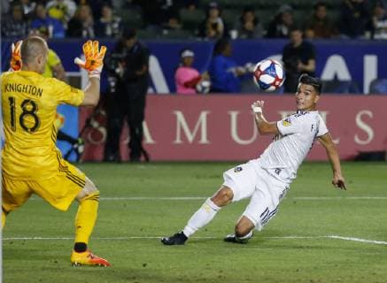June 2, 2019 - Los Angeles, California, U.S - LA Galaxy midfielder Favio Alvarez (11) of Argentia, kicks the ball against New England Revolution goalkeeper Brad Knighton (18) during the 2019 Major League Soccer MLS, Fussball Herren, USA match between LA Galaxy and New England Revolution in Carson, California, June 2, 2019. MLS 2019: New England Revolution 2:1 LA Galaxy - ZUMAc68_ 20190602_zaf_c68_006 Copyright: xRingoxChiux