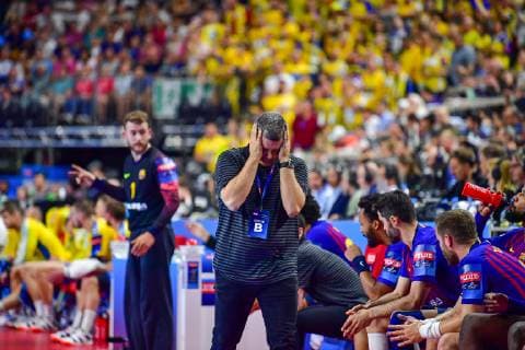 VELUX EHF FINAL4 2019 VELUX EHF FINAL4 2019 Spiel um Platz 3 Barca Lassa - PGE Vive Kielce 02.06.2019 LANXESS Arena Köln Xavi Pascual (Coach Barca Lassa) kann die Entscheidungen der Schiedsrichter nicht nachvollziehen. Köln. 02.06.19 Handball , Nordrhein-Westfalen Deutschland