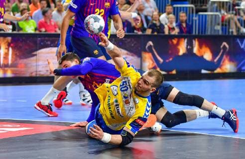 VELUX EHF FINAL4 2019 VELUX EHF FINAL4 2019 Spiel um Platz 3 Barca Lassa - PGE Vive Kielce 02.06.2019 LANXESS Arena Köln Infight am Kreis. Köln. 02.06.19 Handball , Nordrhein-Westfalen Deutschland