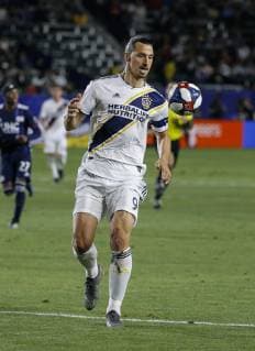 June 2, 2019 - Los Angeles, California, U.S - LA Galaxy forward Zlatan Ibrahimovic (9) of Sweden, controls the ball during the 2019 Major League Soccer MLS, Fussball Herren, USA match between LA Galaxy and New England Revolution in Carson, California, June 2, 2019. MLS 2019: New England Revolution 2:1 LA Galaxy - ZUMAc68_ 20190602_zaf_c68_025 Copyright: xRingoxChiux