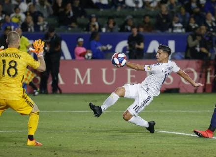 June 2, 2019 - Los Angeles, California, U.S - LA Galaxy midfielder Favio Alvarez (11) of Argentia, kicks the ball against New England Revolution goalkeeper Brad Knighton (18) during the 2019 Major League Soccer MLS, Fussball Herren, USA match between LA Galaxy and New England Revolution in Carson, California, June 2, 2019. MLS 2019: New England Revolution 2:1 LA Galaxy - ZUMAc68_ 20190602_zaf_c68_032 Copyright: xRingoxChiux