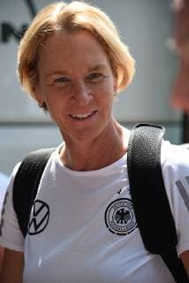 03.06.2019, GER, Frankfurt am Main, Frauenfussball, DFB Frauen, Damen Deutsche Frauen-Nationalmannschaft trifft sich in der Villa Kennedy vor dem Start der Frauen-Weltmeisterschaft vom 7. Juni bis 7. Juni 2019 in Frankreich Bild zeigt: Bundestrainerin Martina Voss-Tecklenburg