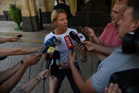 03.06.2019, GER, Frankfurt am Main, Frauenfussball, DFB Frauen, Damen Deutsche Frauen-Nationalmannschaft trifft sich in der Villa Kennedy vor dem Start der Frauen-Weltmeisterschaft vom 7. Juni bis 7. Juni 2019 in Frankreich Bild zeigt: Bundestrainerin Martina Voss-Tecklenburg bei den O-Tönen - großes Medieninteresse