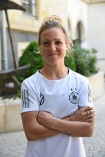 03.06.2019, GER, Frankfurt am Main, Frauenfussball, DFB Frauen, Damen Deutsche Frauen-Nationalmannschaft trifft sich in der Villa Kennedy vor dem Start der Frauen-Weltmeisterschaft vom 7. Juni bis 7. Juni 2019 in Frankreich Bild zeigt: Nationalspielerin Svenja Huth
