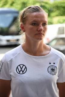 03.06.2019, GER, Frankfurt am Main, Frauenfussball, DFB Frauen, Damen Deutsche Frauen-Nationalmannschaft trifft sich in der Villa Kennedy vor dem Start der Frauen-Weltmeisterschaft vom 7. Juni bis 7. Juni 2019 in Frankreich Bild zeigt: Nationalspielerin Alexandra Popp