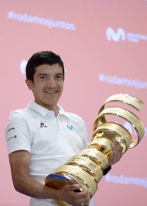 June 3, 2019 - Madrid, Spain - Race winner Team Movistar rider Ecuador s Richard Carapaz holds the Never ending trophy (Trofeo Senza Fine) during the press conference, PK, Pressekonferenz in Madrid, Spain, Monday, June 3, 2019. Carapaz won the cup of the 102nd Giro d Italia 2019. Carapaz Won The 102nd Giro d Italia 2019 - Press Conference In Madrid  - ZUMAn230 20190603_zaa_n230_368 Copyright: xAgenciaxPressxSouthx