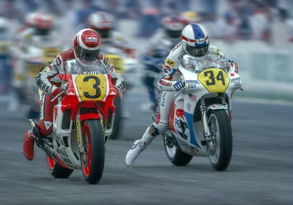 599cc Rennen Motorrad-WM Straße 1988 Jerez GP der EXPO92) 3 Eddie Lawson Yamaha + 34 Kevin Schwantz Suzuki beim Start