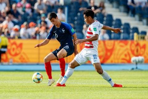 Bydgoszcz, Polen, 04.06.2019, FIFA Weltmeisterschaft Polen 2019, Achtelfinale, Frankreich - USA, Enzo Loiodice (FRA) und Brandon Servania (USA) im Zweikampf ( Defodi-01048-179624