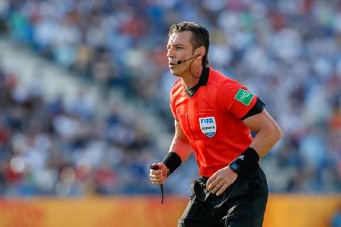Bydgoszcz, Polen, 04.06.2019, FIFA Weltmeisterschaft Polen 2019, Achtelfinale, Frankreich - USA, Schiedsrichter Raphael Claus schaut ( Defodi-01048-179663