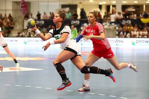 Emily Boelk (Deutschland) im Zweikampf mit Marina Glavan (Kroatien) Deutschland vs Kroatien, Handball, WM-Qualifikation, 05.06.2019 Deutschland vs Kroatien, Handball, WM-Qualifikation, 05.06.2019 Hamm Copyright: xEIBNER RenexWeissx EP_RWS