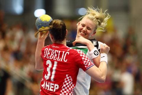 Kim Naidzinavicius (Deutschland) im Zweikampf mit Ana Debelic (Kroatien) Deutschland vs Kroatien, Handball, WM-Qualifikation, 05.06.2019 Deutschland vs Kroatien, Handball, WM-Qualifikation, 05.06.2019 Hamm Copyright: xEIBNER RenexWeissx EP_RWS