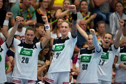 Hamm, Deutschland 05.06.2019: Handball WM Qualifiktation 2019 - Frauen - Deutschland vs. Kroatien (L-R) Emily Bölk (Deutschland), Luisa Schulze (Deutschland), Jenny Behrend (Deutschland), Julia Maidhof (Deutschland) Hamm Nordrhein-Westfalen Deutschland WESTPRESS arena