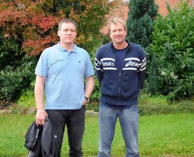 THW-Kiel-Trainer Alfred Gislason mit HSV-Trainer Martin Schwalb (rechts), Toyota-Handball-Bundesliga, Männer, Pressekonferenz, 30.09.2008 Kiel Sparkassen-Arena Schleswig-Holstein Germany