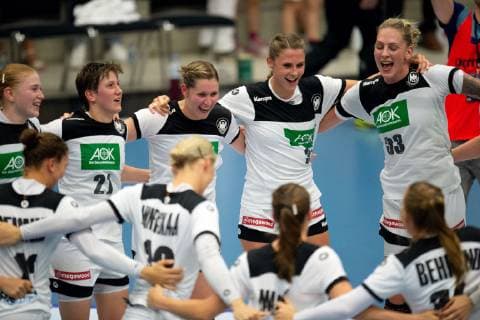 Hamm, Deutschland 05.06.2019: Handball WM Qualifiktation 2019 - Frauen - Deutschland vs. Kroatien Schlussjubel (Deutschland), (HINTEN) Meike Schmelzer (Deutschland), Ina Großmann (Deutschland), Marlene Zapf (Deutschland), Alicia Stolle (Deutschland), Luisa Schulze (Deutschland) Hamm Nordrhein-Westfalen Deutschland WESTPRESS arena